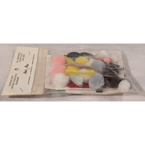 Merri Mac Christmas Kit Pom Poms Goozlefunch Animals Bunch Craft DIY Vtg #84-58 - Picture 7 of 11